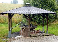 Unser Grillplatz steht im Regen und wartet